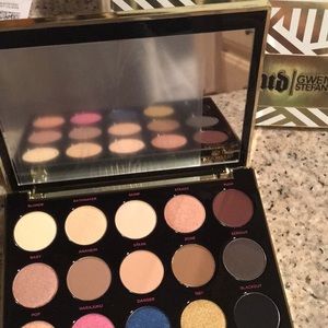 URBAN DECAY Gwen stefani eyeshadow palette